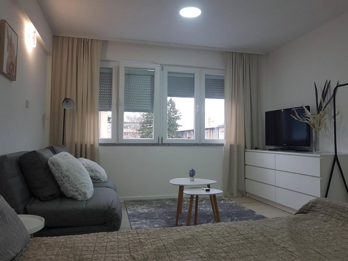 Apartment Plesa Bihac Bagian luar foto